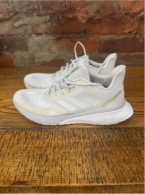 adidas Cloudfoam White Knit Running Shoes Sneakers Womens Size 8 EE9928 Gym